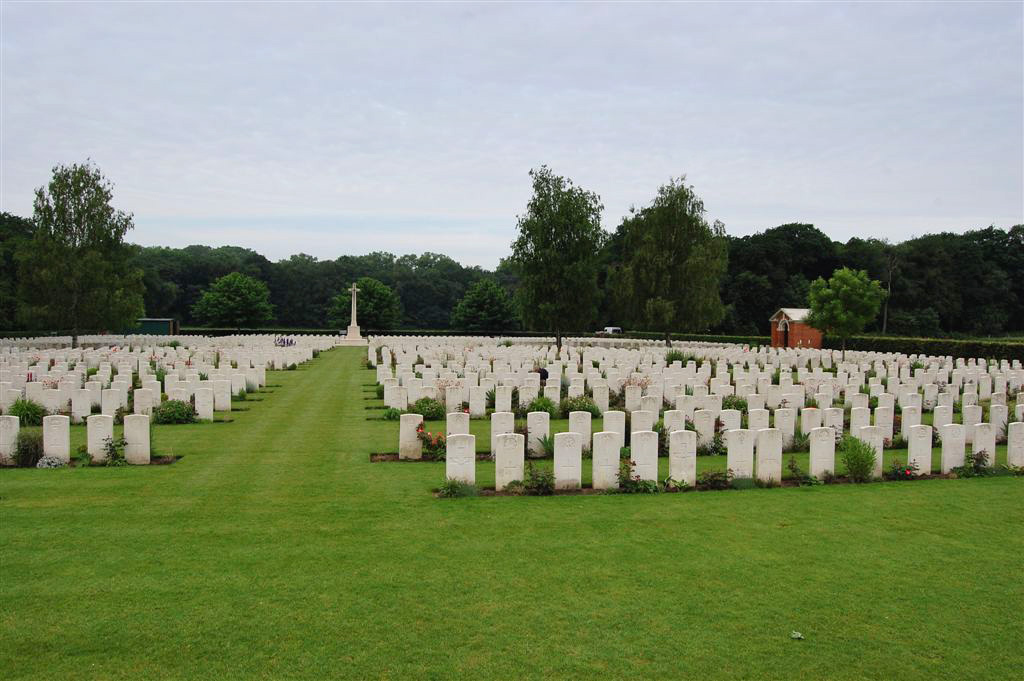 Dozinghem Military Cemetery, Krombeke